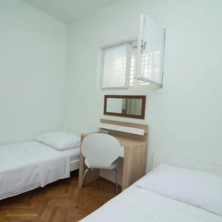 Garina 1 Apartment