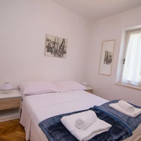 Garina 1 Apartment