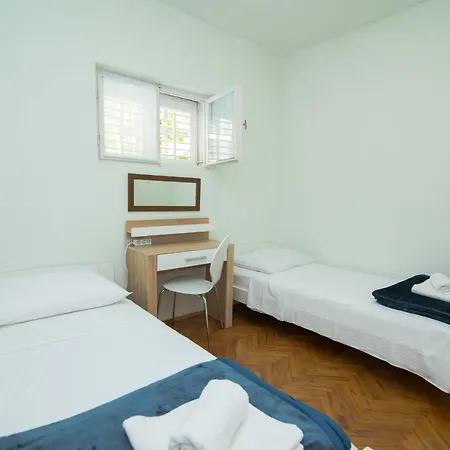 Garina 1 Apartment