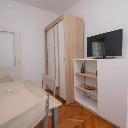 Garina 1 Apartment