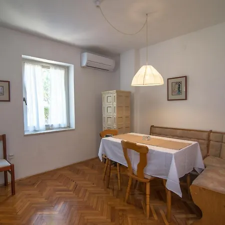 Garina 1 Apartment *